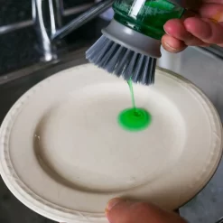 In Round Afwasborstel Met Zeepdispenser / Zeepreservoir – Inclusief Houder – Grijs – Afwas Borstel – Zeep Handborstel – Doseerpomp – Afwasmiddel Dispenser – Navulbaar -Lifestyleproducten 1200x1200 1307