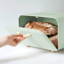 Navaris Metalen Broodtrommel Met Klapdeksel - Vershouddoos Voor Brood - 35 X 24 X 23 Cm - Van Ijzer Met Houten Details In Mintgroen -Lifestyleproducten 1200x1200 883