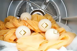 LuxerLiving Wasbol Set Van 6 - Droogt Tot 30% Sneller - Wasverzachter - Droger Ballen - Dryer Balls - Ecologisch - 100% Wol -Lifestyleproducten 1200x800 3