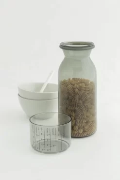 Brabantia Voorraadbussen Met Maatbeker Set Van 2 - 1,3 L - Dark Grey -Lifestyleproducten 799x1200 4