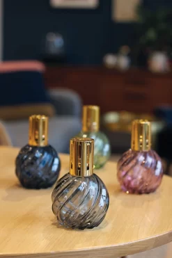 Ashleigh & Burwood Lampenolie Geurolie - Freesia & Orchid 250 Ml -Lifestyleproducten 800x1200 13